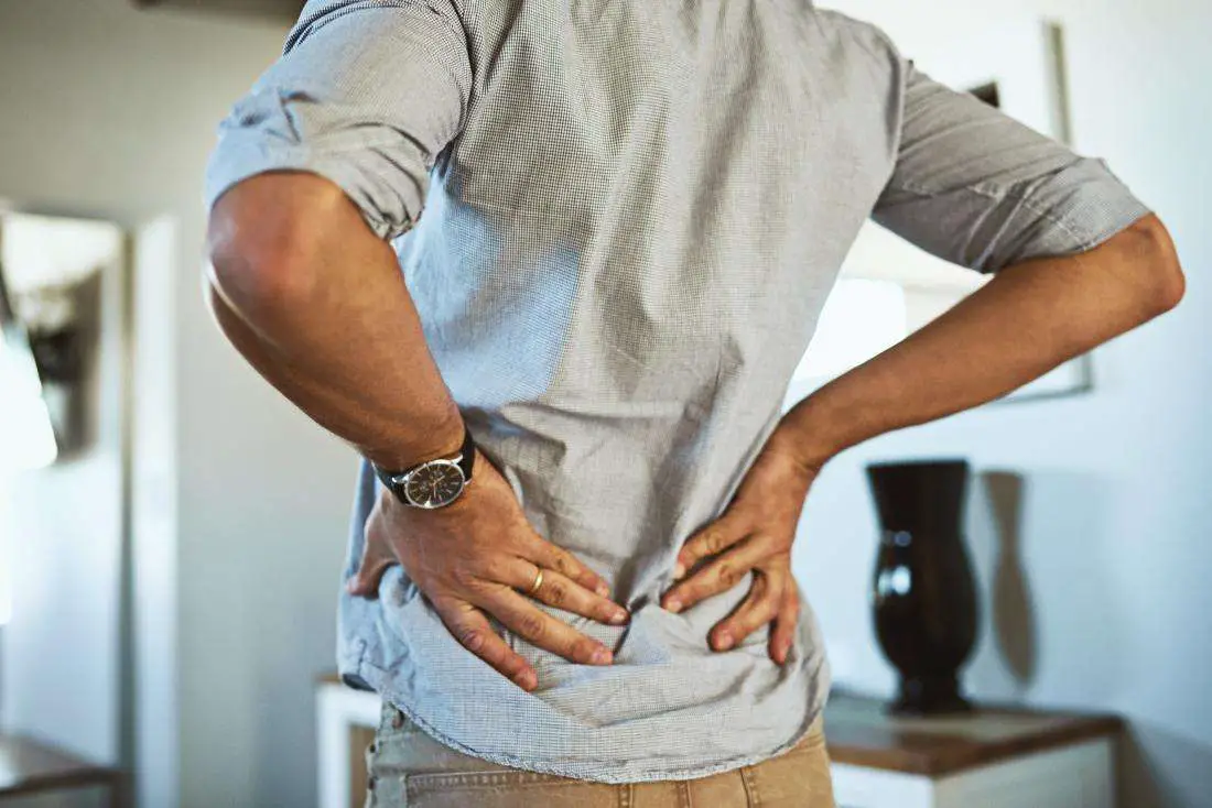 Back pain when breathing: 8 causes
